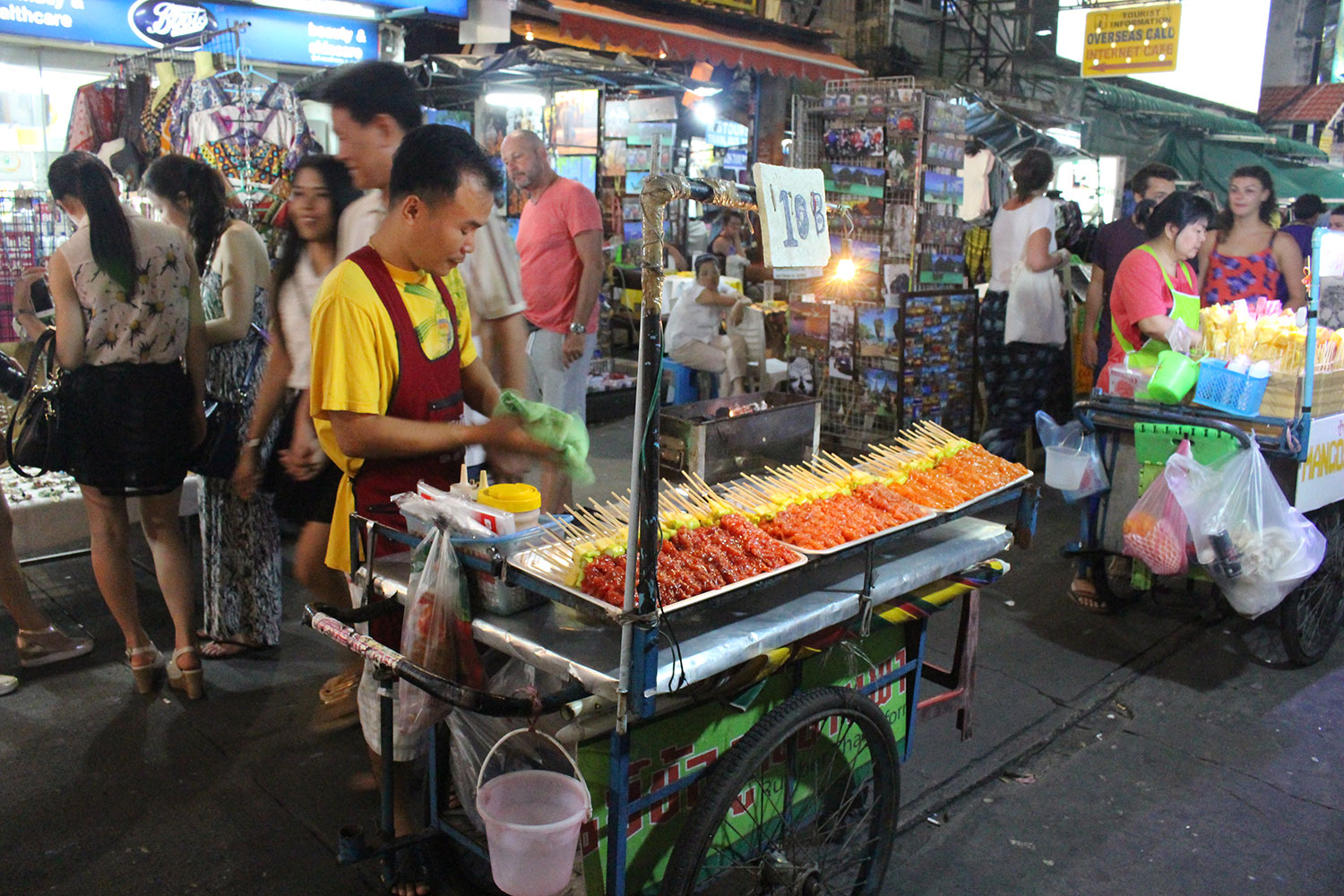 Едем в бангкок. Бангкок стрит фуд. Макашницы в Паттайе. Стрит фуд Тайланд. Тайланд уличная еда Бангкок.